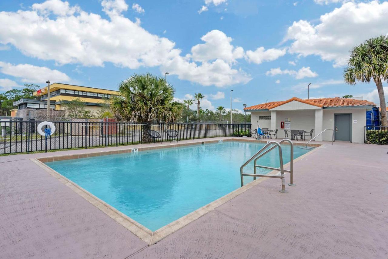 Quality Inn & Suites Orlando East - Ucf Area Alafaya Exterior photo