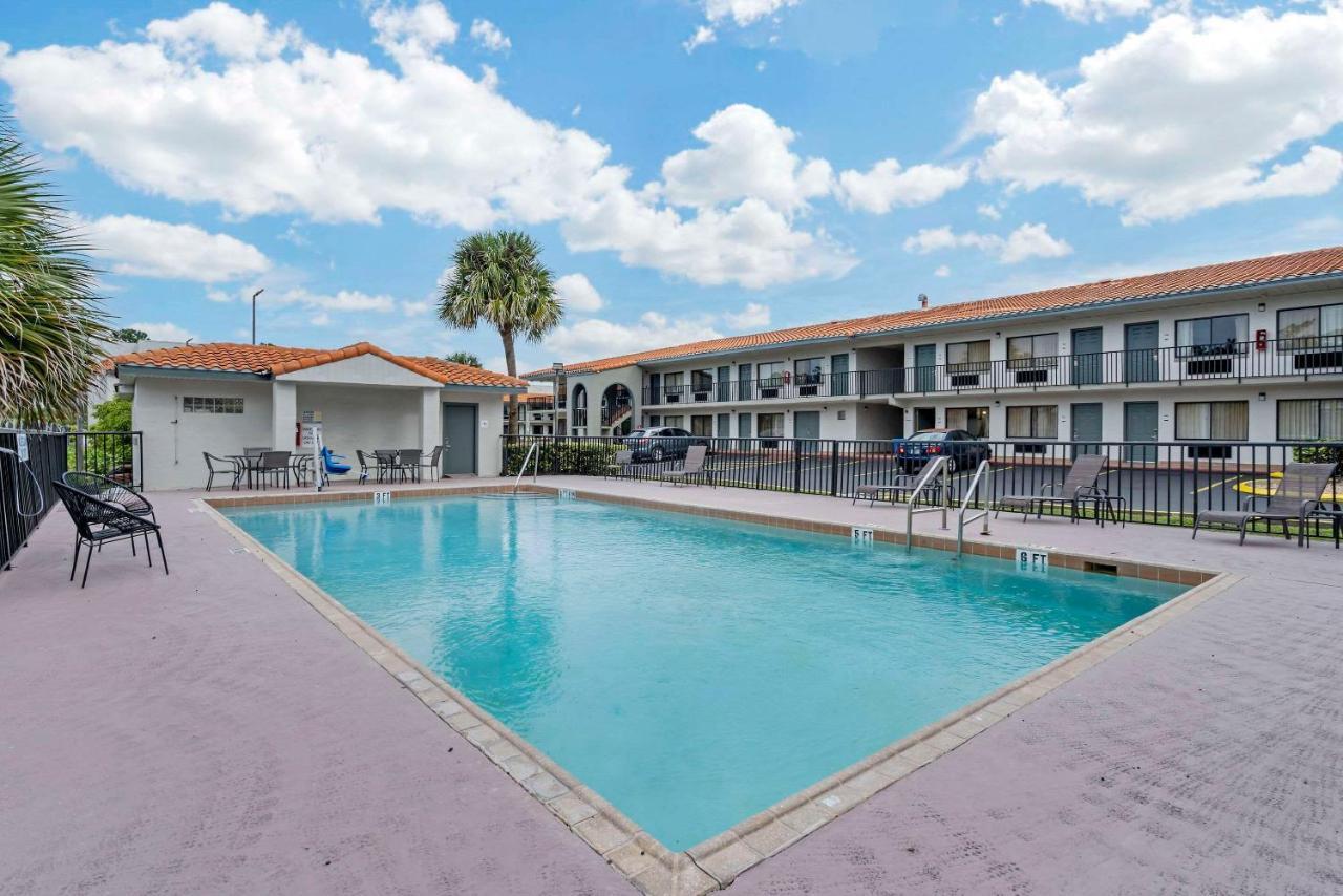 Quality Inn & Suites Orlando East - Ucf Area Alafaya Exterior photo