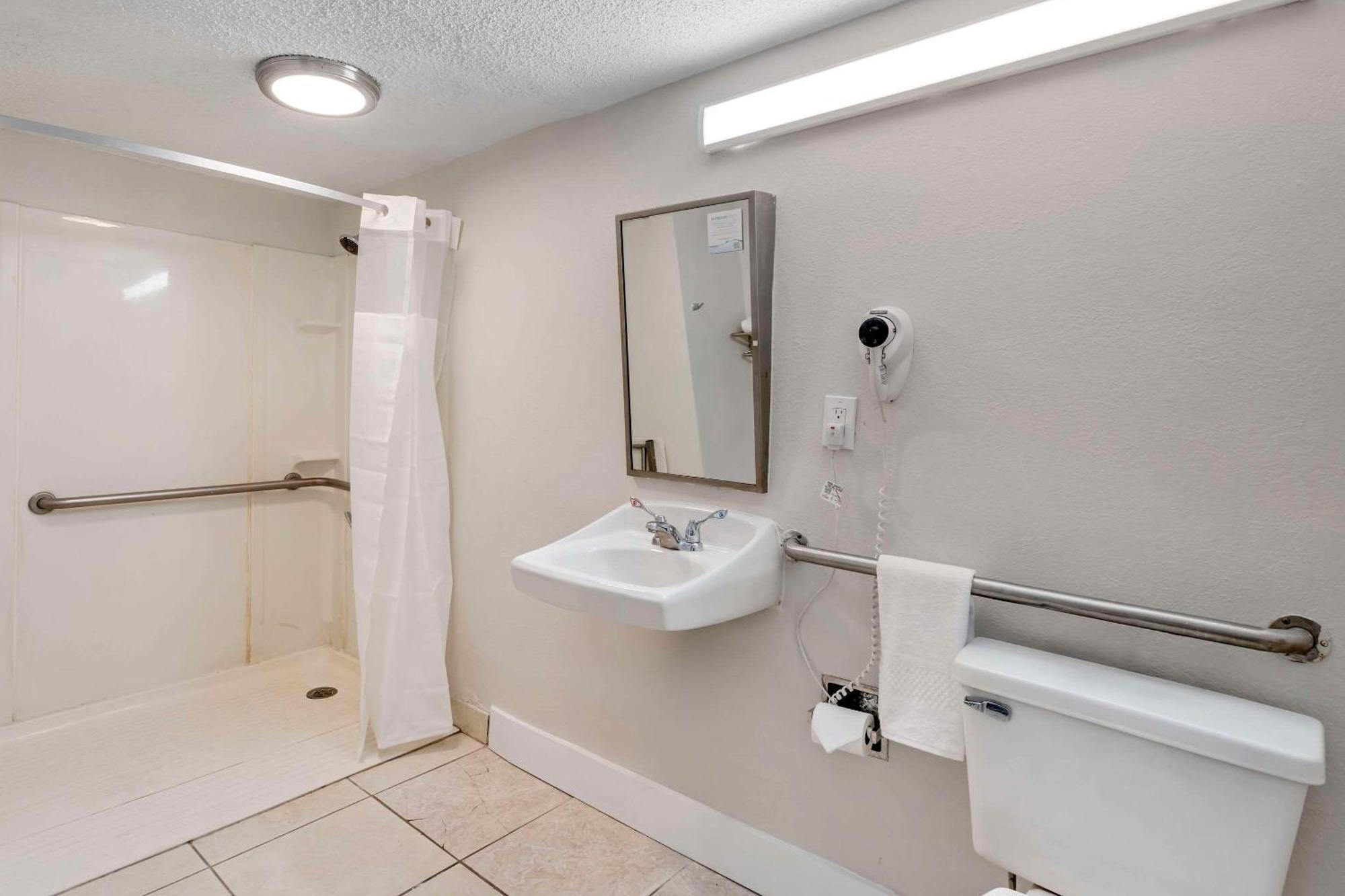Quality Inn & Suites Orlando East - Ucf Area Alafaya Exterior photo