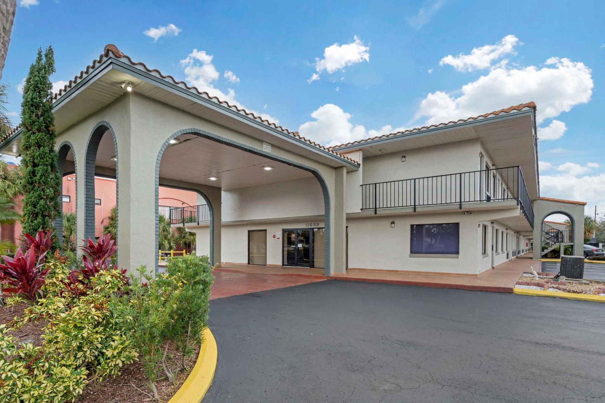 Quality Inn & Suites Orlando East - Ucf Area Alafaya Exterior photo